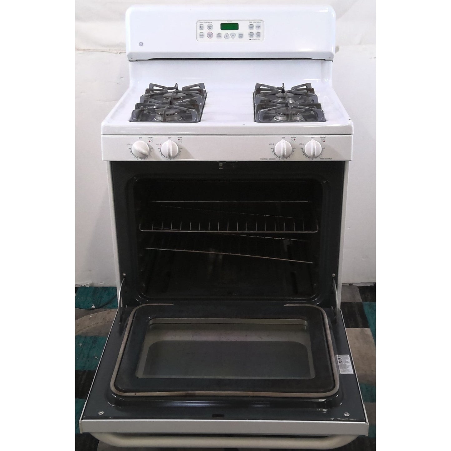 White GE Gas Stove