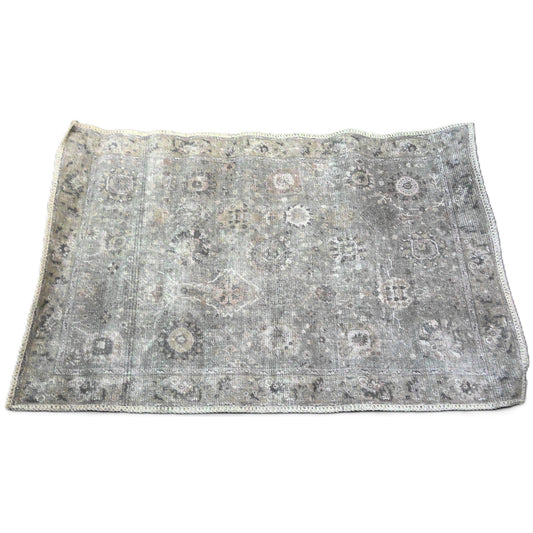 2' x 3' Distressed Medallion Accent Rug